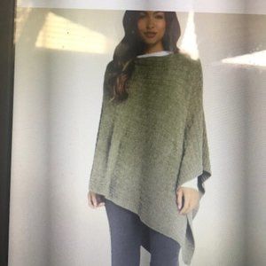 Poncho Barefoot Dreams New @Merc@ari SOLD